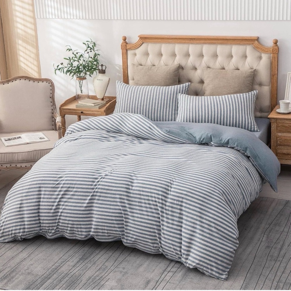 Striped Gray and White Bedding Set